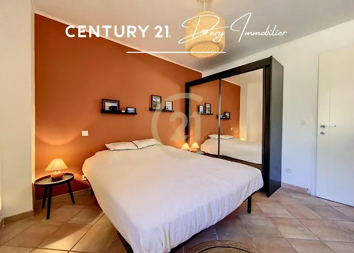 Apartment T3 En Triplex Dans Avec Piscine